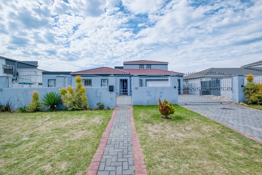 5 Bedroom Property for Sale in Fairview Eastern Cape